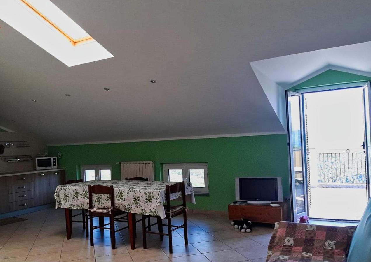 Casa Di Claudia Lejlighed Arnasco Eksteriør billede